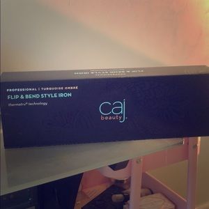 Caj Beauty Flip and Bend style iron